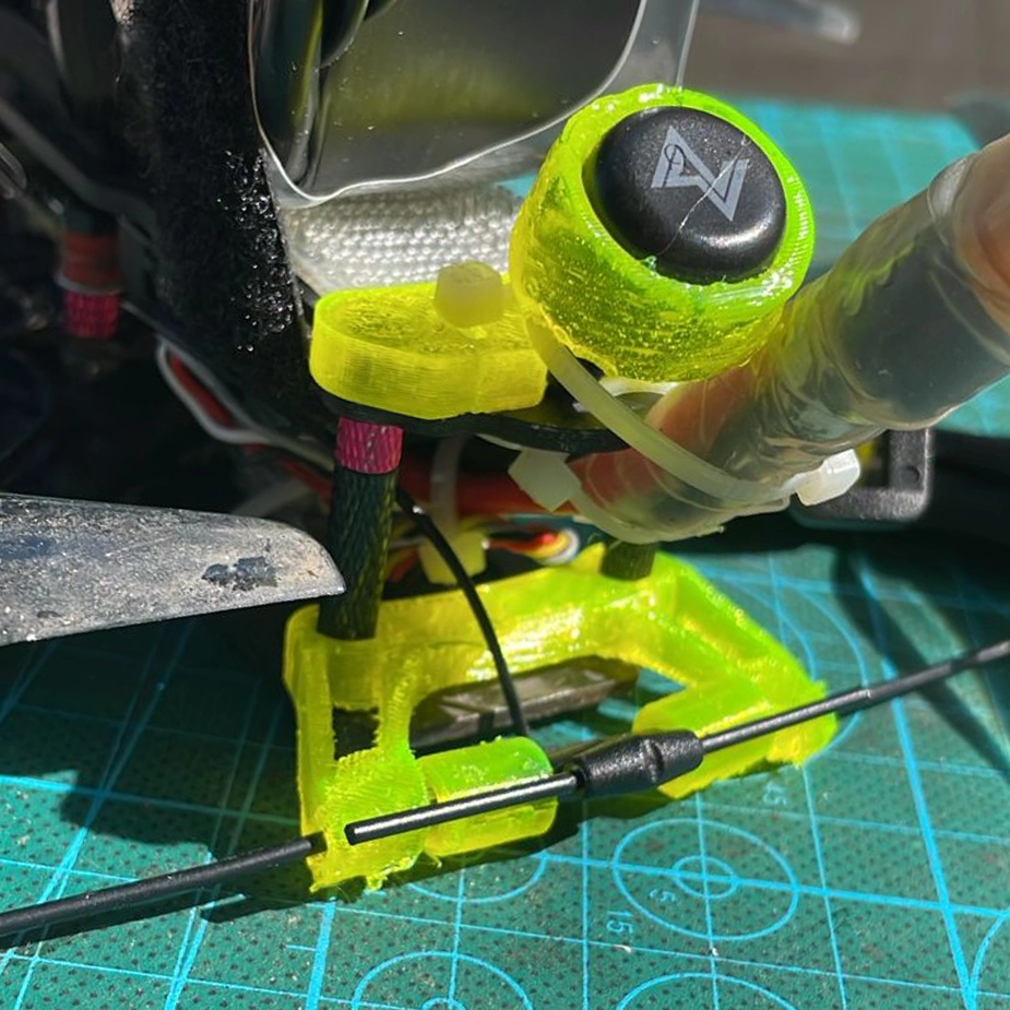 The ELRS and VTX antenna mounts prevent the antennas from getting caught in the props.