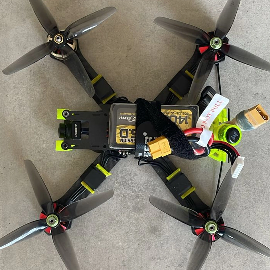 Parts list:
Video TX: Walksnail Avatar HD Nano,
Flight controller: iFlight blitz f7405,
RX: Radiomaster XR1,
PDB & ESCs: DYS 4in1,
Motors: Three Brotherhobby returner r5 and one DYS SE Pro 2205